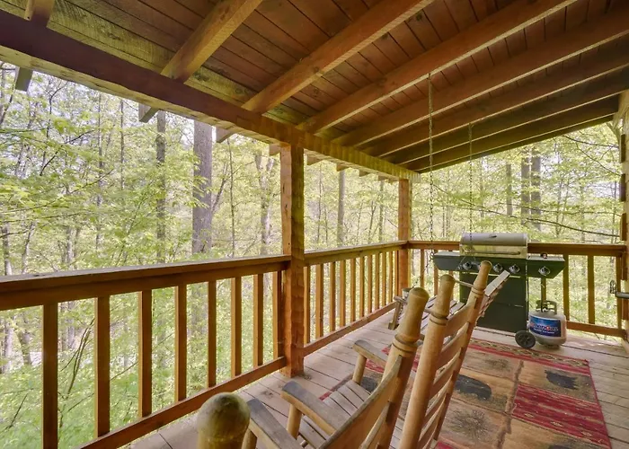 Cozy Gatlinburg Cabin With Private Hot Tub!