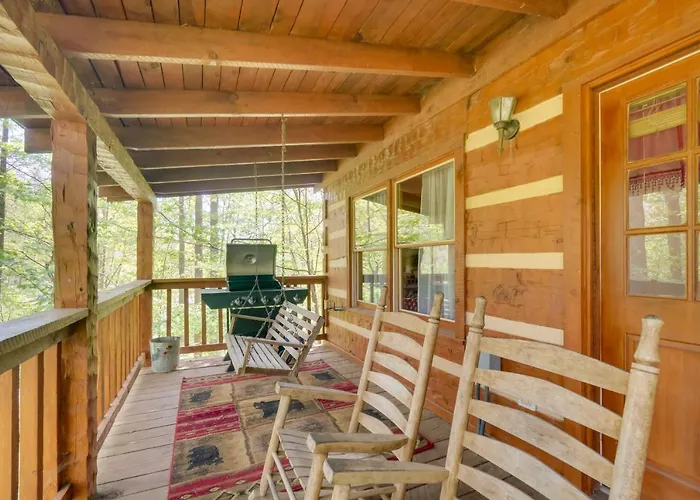 Cozy Gatlinburg Cabin With Private Hot Tub!