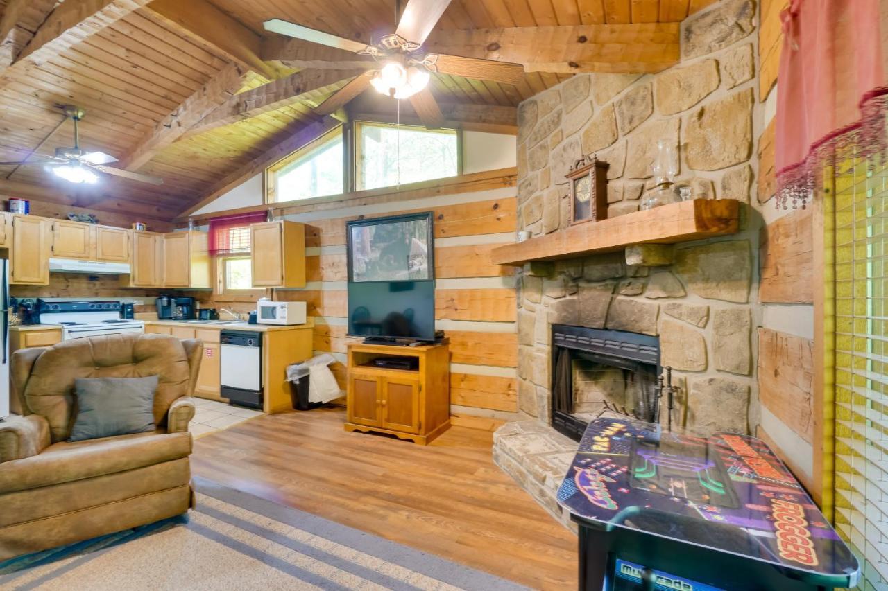 Cozy With Private Hot Tub! Gatlinburg
