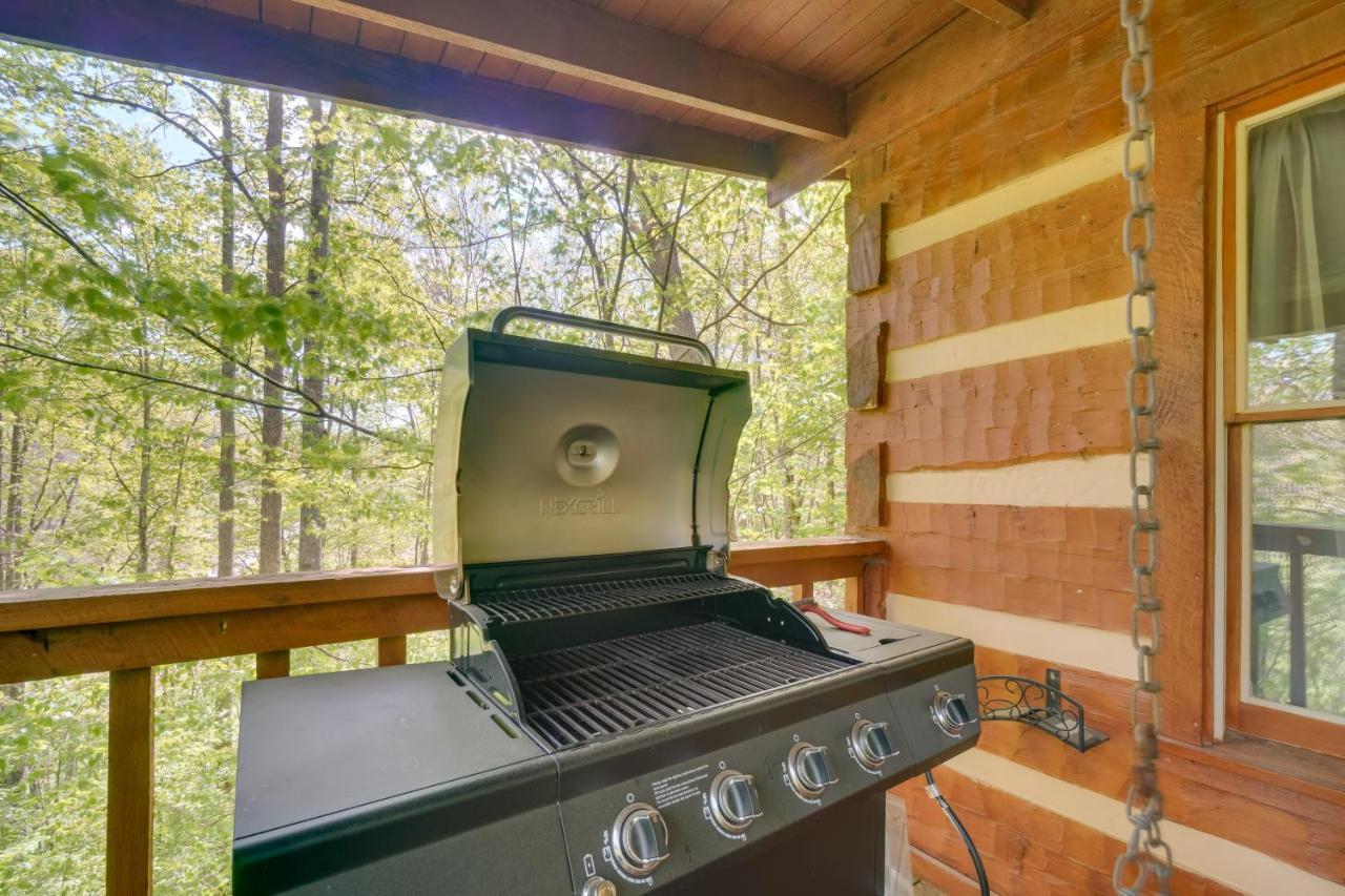 Cozy With Private Hot Tub!