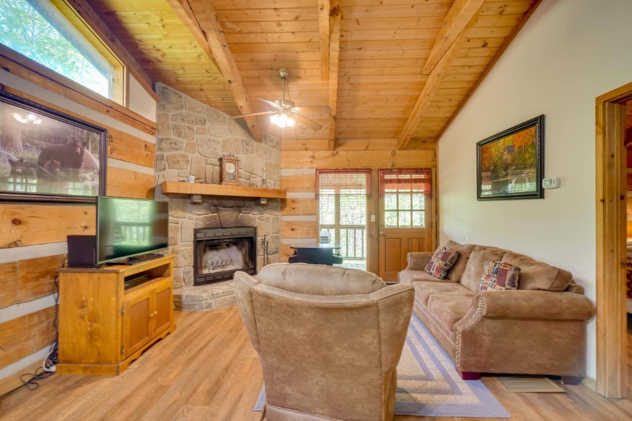 Ferienhaus Cozy With Private Hot Tub!